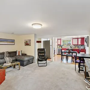 Cozy & Spacious Steps From Regis Apartment Denver